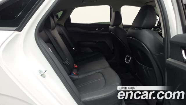 Kia K5 2023 — photo 17