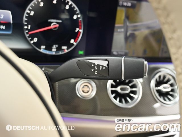 Mercedes-Benz E-Class 2017 — photo 10