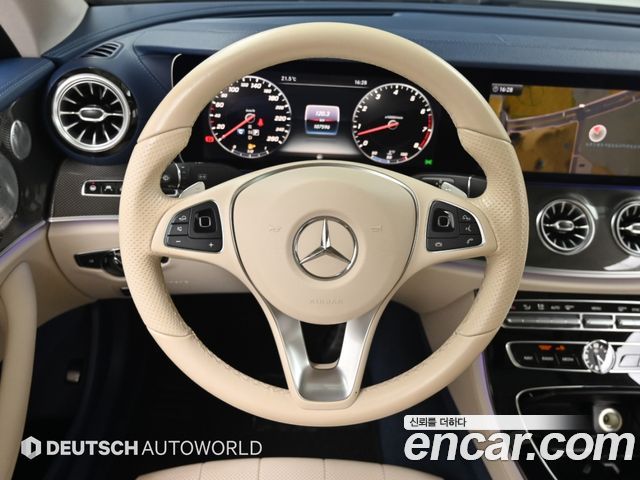 Mercedes-Benz E-Class 2017 — photo 14