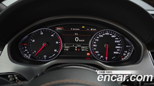 Audi A8 2015 — photo 8