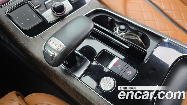 Audi A8 2015 — photo 9