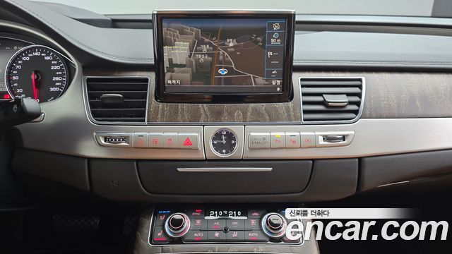 Audi A8 2015 — photo 12