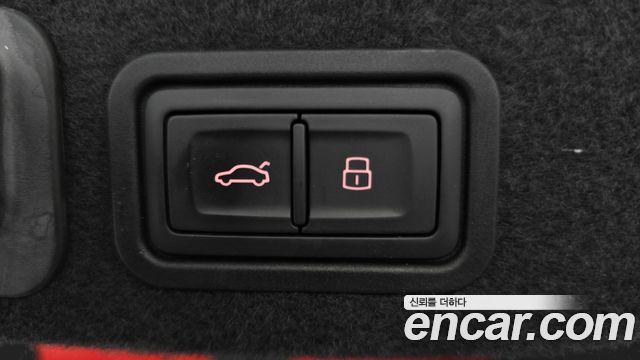 Audi A8 2015 — photo 15