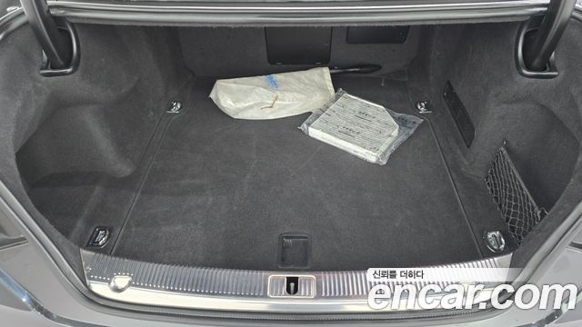 Audi A8 2015 — photo 16