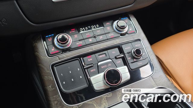 Audi A8 2015 — photo 18