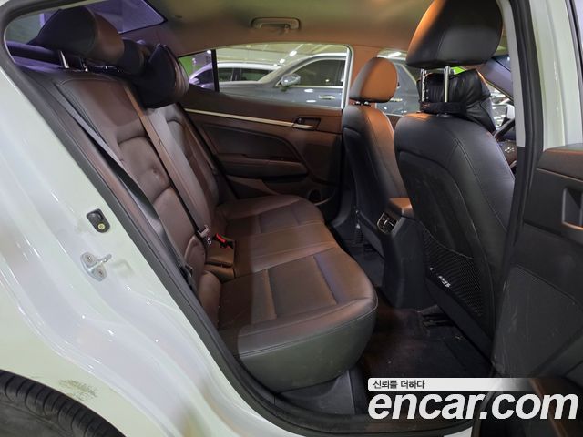 Hyundai AVANTE 2016 — photo 14