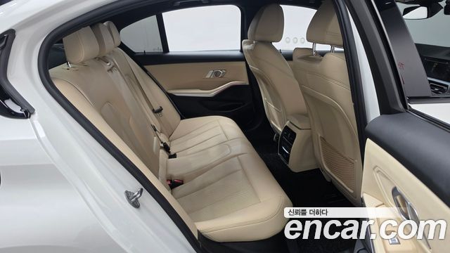 BMW 3-Series 2022 — photo 17