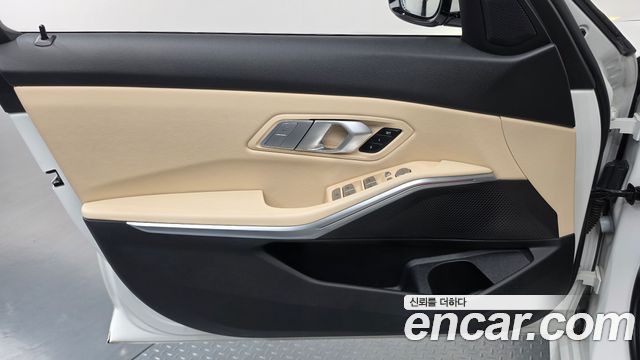 BMW 3-Series 2022 — photo 14