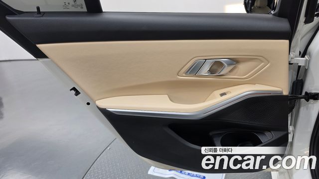 BMW 3-Series 2022 — photo 15