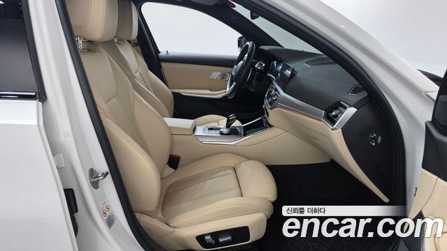 BMW 3-Series 2022 — photo 16