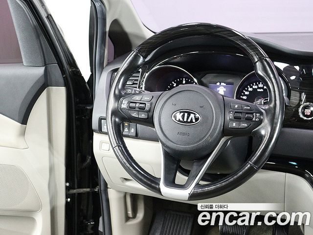 Kia Canival 2019 — photo 15