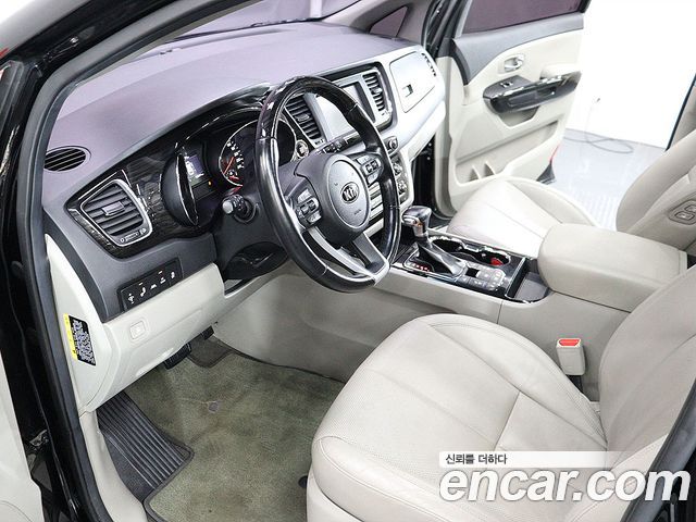 Kia Canival 2019 — photo 17