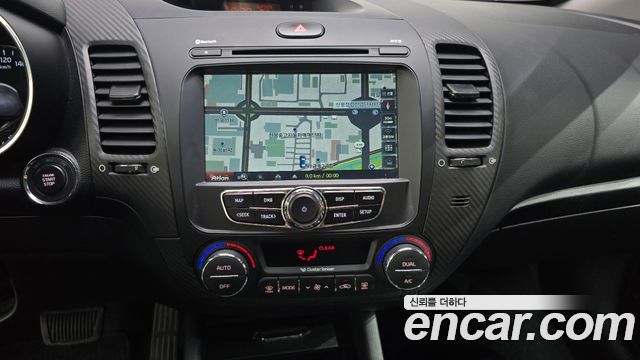 Kia K3 2014 — photo 22