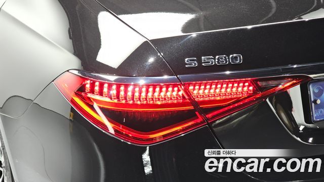 Mercedes-Benz S-Class 2023 — photo 9