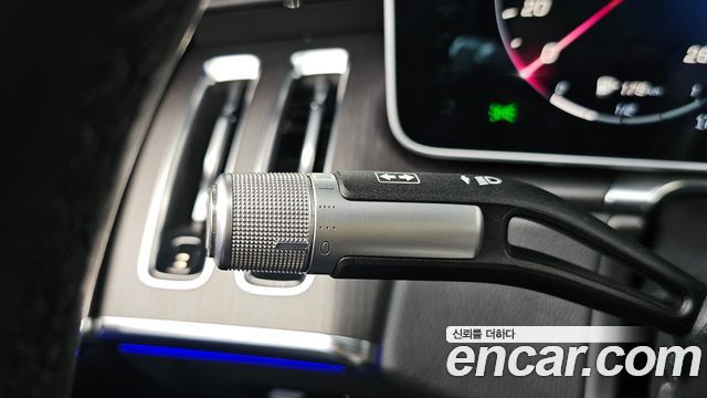 Mercedes-Benz S-Class 2023 — photo 28