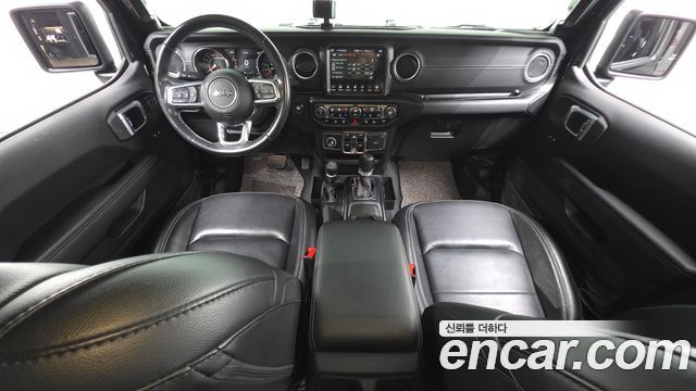 Jeep Wrangler 2021 — photo 10
