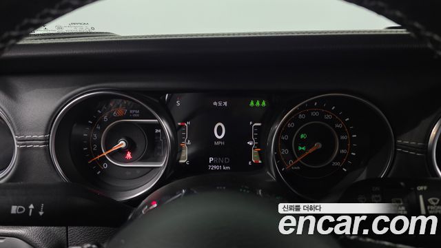 Jeep Wrangler 2021 — photo 11