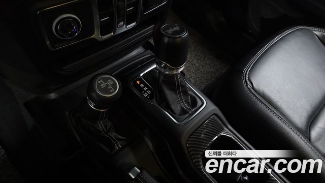 Jeep Wrangler 2021 — photo 12
