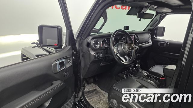 Jeep Wrangler 2021 — photo 13