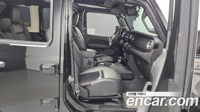 Jeep Wrangler 2021 — photo 17