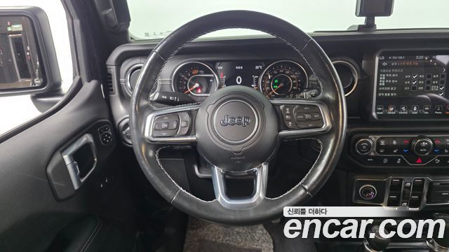 Jeep Wrangler 2021 — photo 19