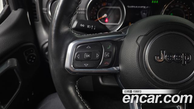 Jeep Wrangler 2021 — photo 23