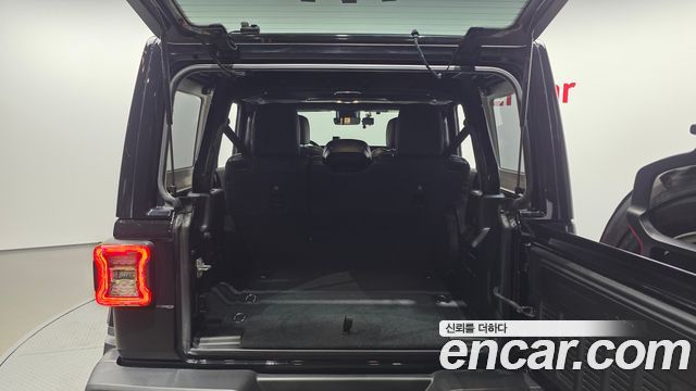 Jeep Wrangler 2021 — photo 26