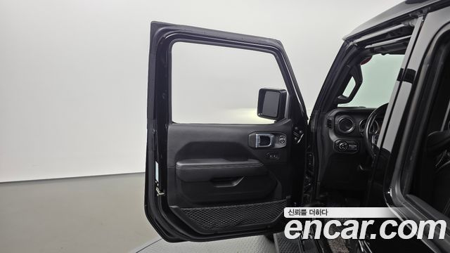 Jeep Wrangler 2021 — photo 14