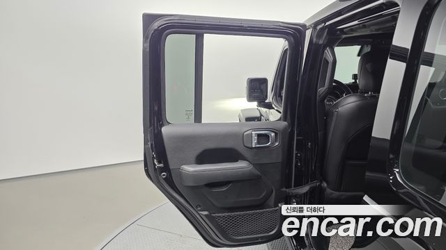 Jeep Wrangler 2021 — photo 15