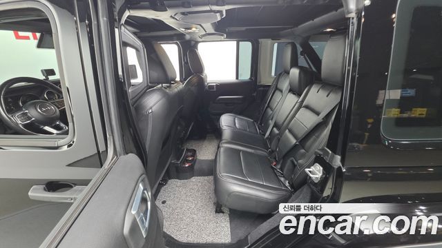 Jeep Wrangler 2021 — photo 16