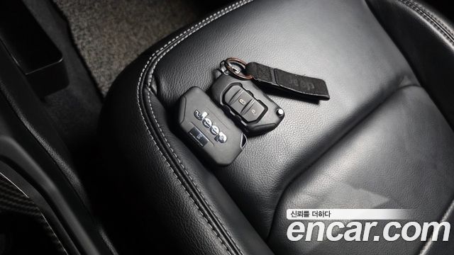Jeep Wrangler 2021 — photo 28