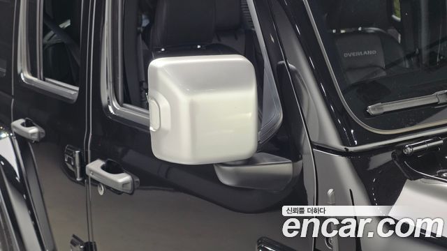Jeep Wrangler 2021 — photo 32