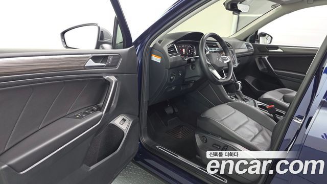 Volkswagen Tiguan 2023 — photo 13