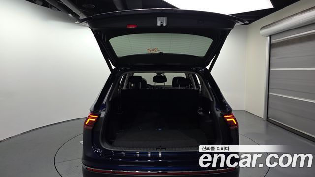 Volkswagen Tiguan 2023 — photo 26
