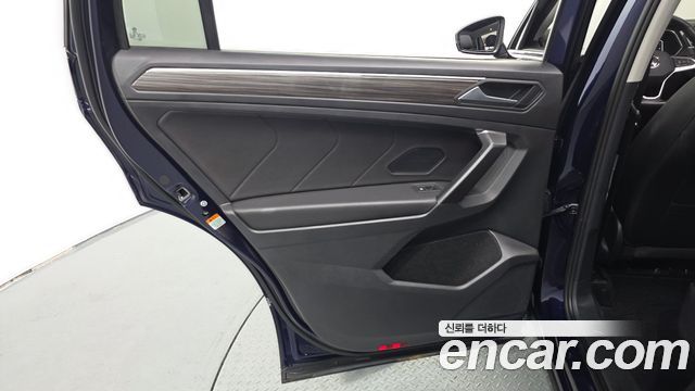 Volkswagen Tiguan 2023 — photo 15