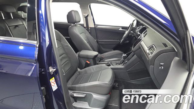 Volkswagen Tiguan 2023 — photo 16