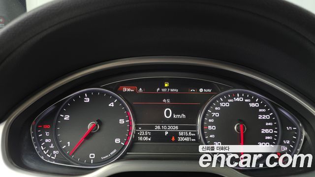 Audi A8 2013 — photo 11