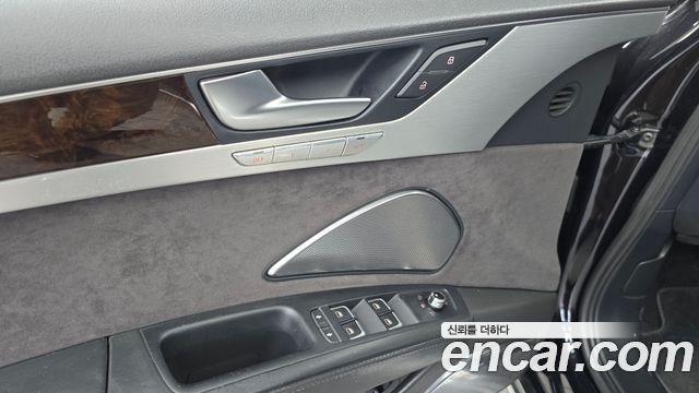 Audi A8 2013 — photo 26