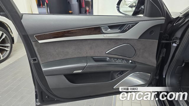 Audi A8 2013 — photo 14