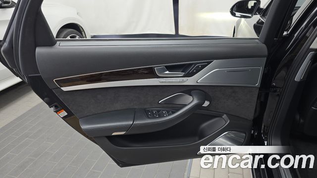 Audi A8 2013 — photo 15