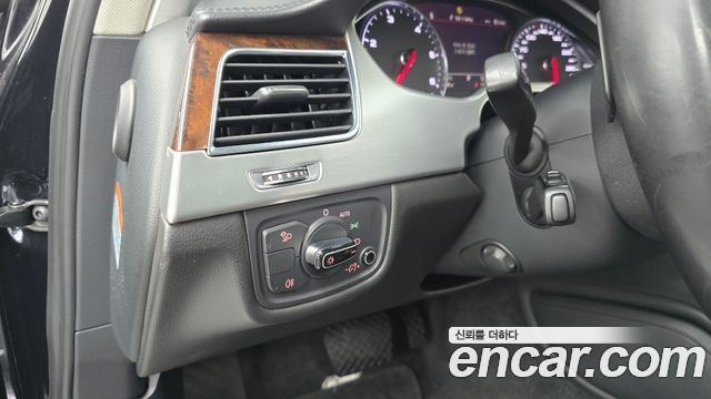 Audi A8 2013 — photo 30