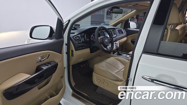 Kia Canival 2016 — photo 10