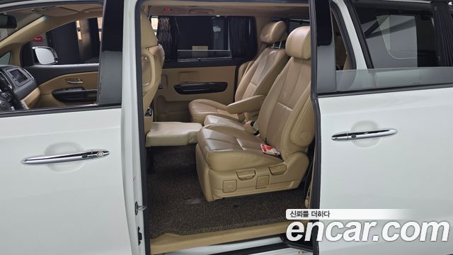 Kia Canival 2016 — photo 11