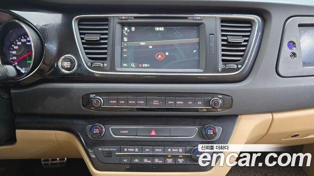 Kia Canival 2016 — photo 12