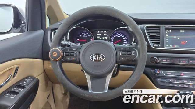Kia Canival 2016 — photo 13