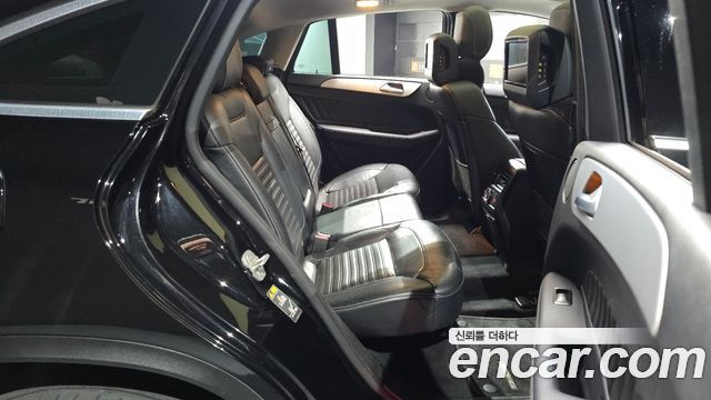 Mercedes-Benz GLE-Class 2017 — photo 17