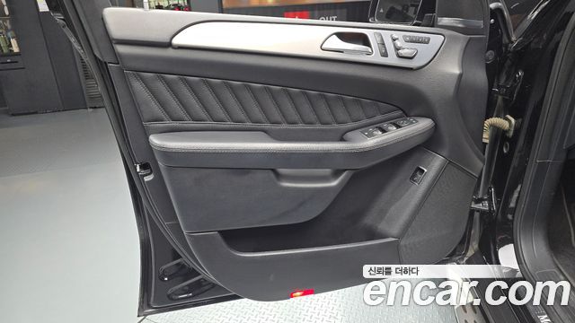 Mercedes-Benz GLE-Class 2017 — photo 14
