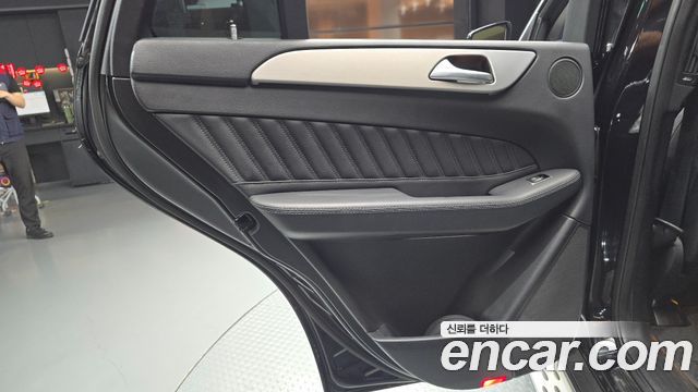Mercedes-Benz GLE-Class 2017 — photo 15