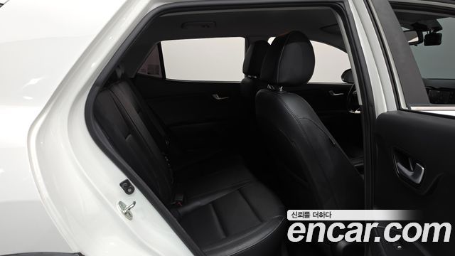 Kia Stonic 2018 — photo 17