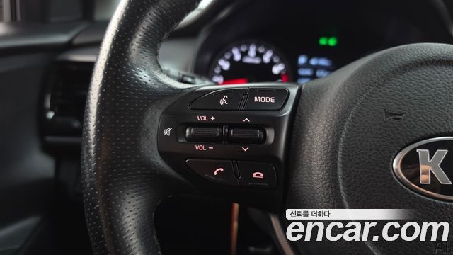 Kia Stonic 2018 — photo 23